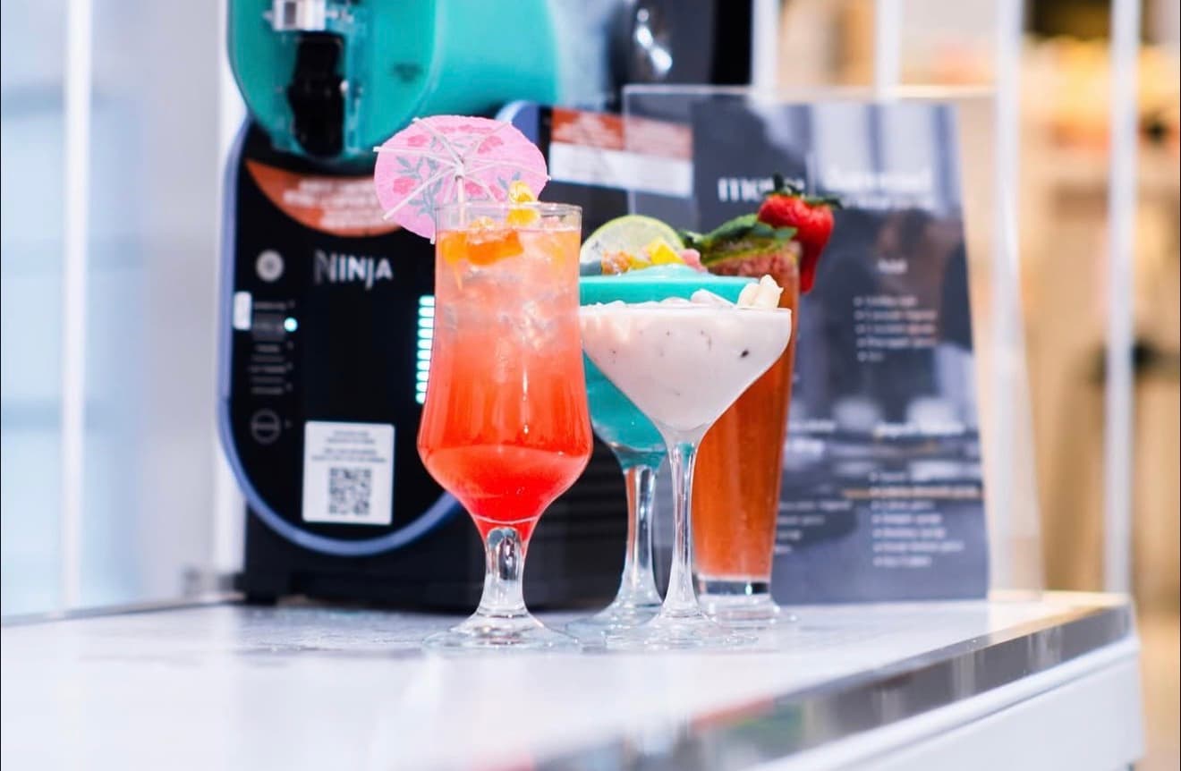 Service de bar mobile Aanomad en action lors d'un événement privé